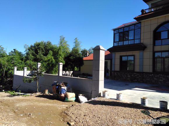 自建三層別墅，附平面設(shè)計圖，造價30萬左右，12X9.3米有露臺和院子