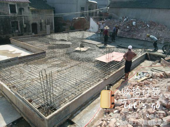 自建三層別墅，附平面設(shè)計圖，造價30萬左右，12X9.3米有露臺和院子