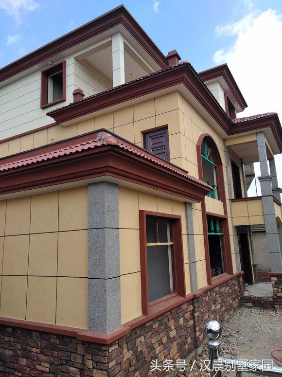 自建三層別墅，附平面設(shè)計圖，造價30萬左右，12X9.3米有露臺和院子