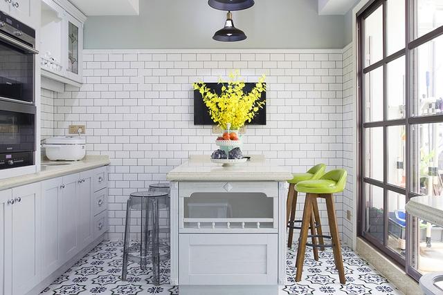 200平美式風(fēng)格裝修，特別喜歡家里的后花園，可以享受花開的好時光。