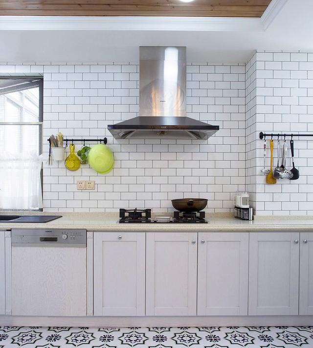 200平美式風(fēng)格裝修，特別喜歡家里的后花園，可以享受花開的好時光。