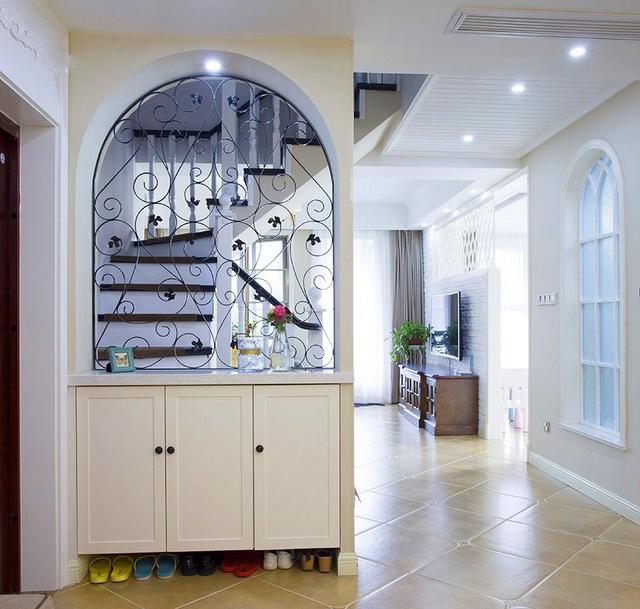 200平美式風(fēng)格裝修，特別喜歡家里的后花園，可以享受花開的好時光。