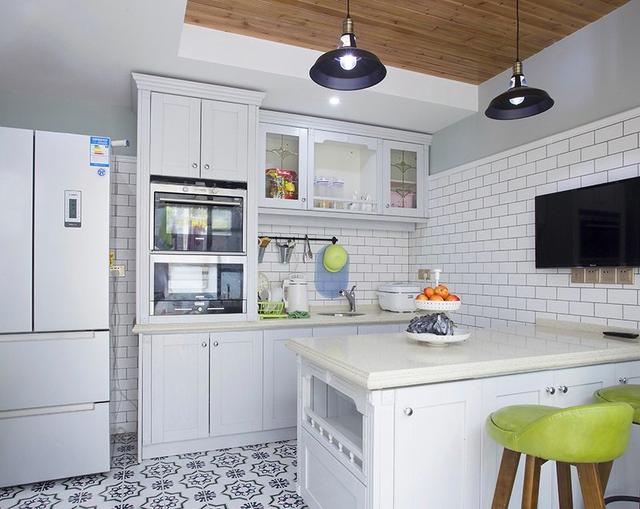 200平美式風(fēng)格裝修，特別喜歡家里的后花園，可以享受花開的好時光。