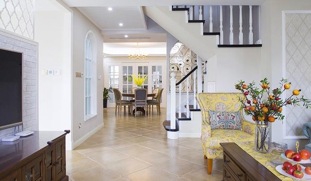 200平美式風(fēng)格裝修，特別喜歡家里的后花園，可以享受花開的好時光。