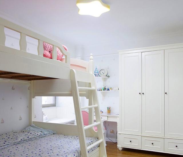 200平美式風(fēng)格裝修，特別喜歡家里的后花園，可以享受花開的好時光。