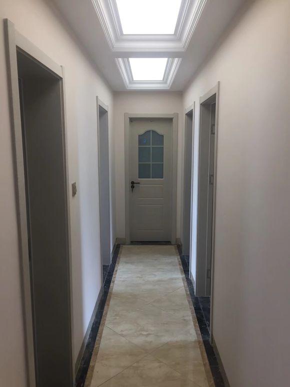 90平用10萬(wàn)裝修完，一進(jìn)門驚艷到我了，尤其是客廳的燈最亮眼。