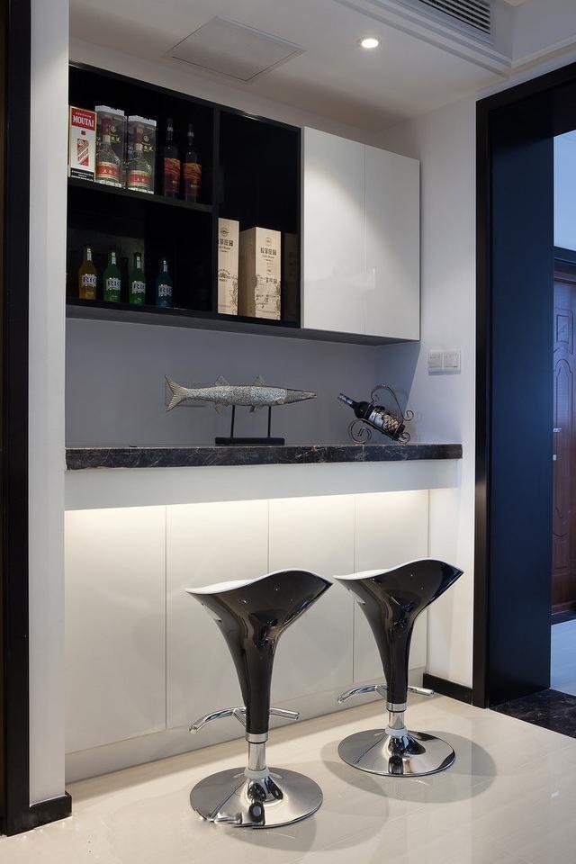 140平用15萬裝修，色彩搭配簡潔明亮，我覺得一點也不虧。