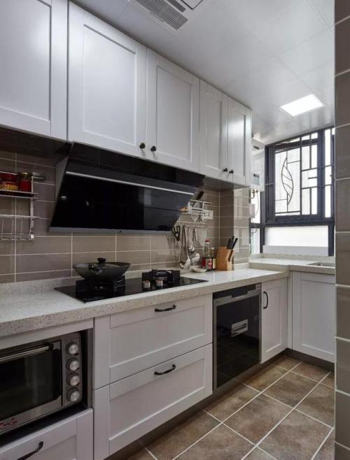 老公堅持用30萬裝修房子，設(shè)計風(fēng)格是簡約和地中海的混搭，效果特別好，飄窗最為亮點