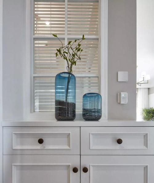 老公堅持用30萬裝修房子，設(shè)計風(fēng)格是簡約和地中海的混搭，效果特別好，飄窗最為亮點