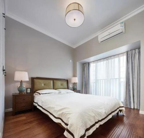 老公堅持用30萬裝修房子，設(shè)計風(fēng)格是簡約和地中海的混搭，效果特別好，飄窗最為亮點