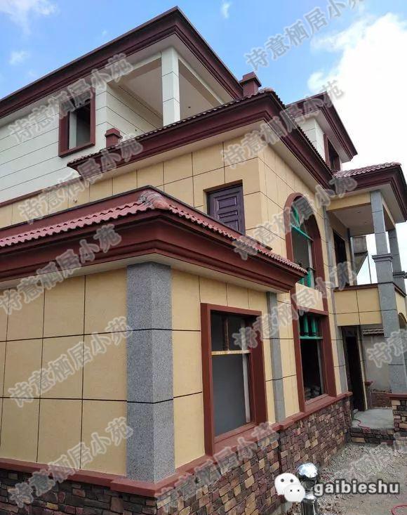 三層新農(nóng)村住宅設(shè)計(jì)圖，占地100平，采用框架結(jié)構(gòu)，主體造價(jià)30萬，附有建成效果圖