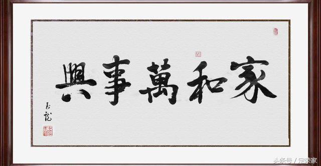 帶車(chē)庫(kù)雙層實(shí)用別墅戶(hù)型圖，造型莊重但又不失活潑，整體給人以大氣之感