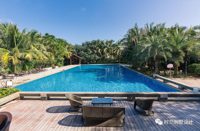 看多了形形色色的歐式住宅，換個(gè)樸素簡約帶內(nèi)院泳池和書房的現(xiàn)代別墅戶型圖看一看