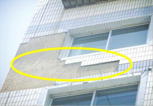 農(nóng)村自建房萬萬不要貼外墻瓷磚了，聰明人新建的別墅都是直接貼水泥來裝飾，用50年沒問題