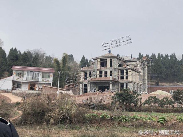 超贊的兄弟雙拼聯(lián)排別墅設(shè)計(jì)圖，建成之后秒殺旁邊的小樓房