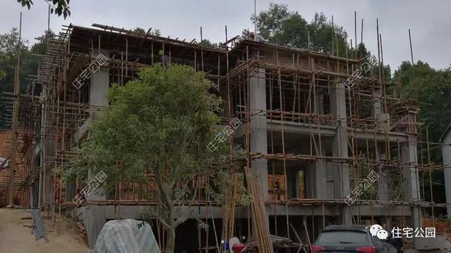 今日實(shí)例別墅設(shè)計(jì)圖，回農(nóng)村建別墅，也算是衣錦還鄉(xiāng)了，還可以盡盡孝道