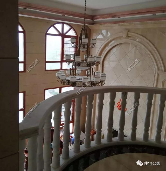 今日實(shí)例別墅設(shè)計(jì)圖，回農(nóng)村建別墅，也算是衣錦還鄉(xiāng)了，還可以盡盡孝道