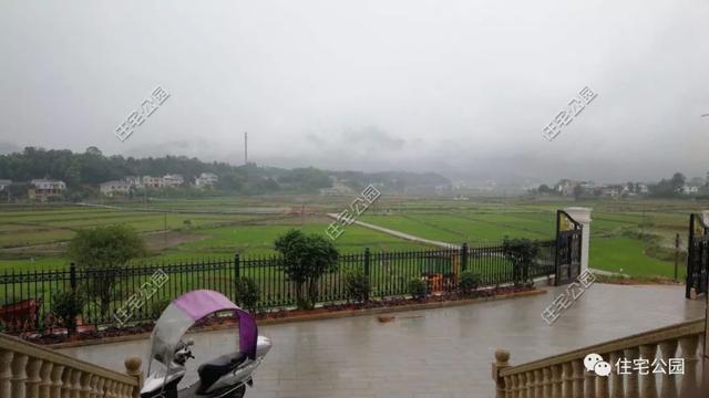 今日實(shí)例別墅設(shè)計(jì)圖，回農(nóng)村建別墅，也算是衣錦還鄉(xiāng)了，還可以盡盡孝道