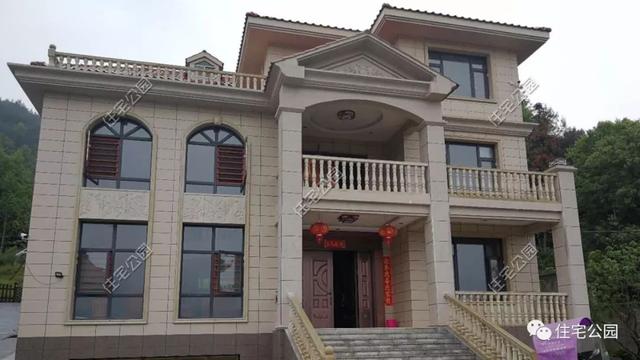 今日實(shí)例別墅設(shè)計(jì)圖，回農(nóng)村建別墅，也算是衣錦還鄉(xiāng)了，還可以盡盡孝道