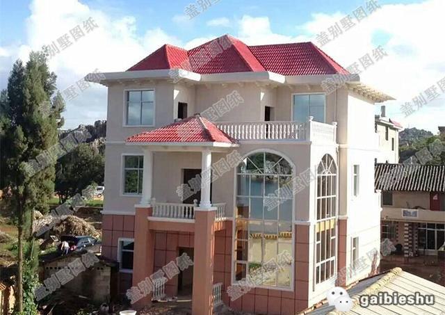 三層簡歐式別墅設(shè)計(jì)圖，帶大露臺，大氣時尚，主體造價40萬左右。