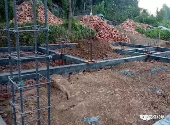 簡(jiǎn)單二層小樓房實(shí)拍圖，附施工過程，30萬全建好