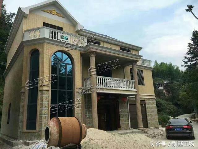 實例；三層帶車庫農(nóng)村別墅設計圖，簡單實用大方，能夠滿足使用需要