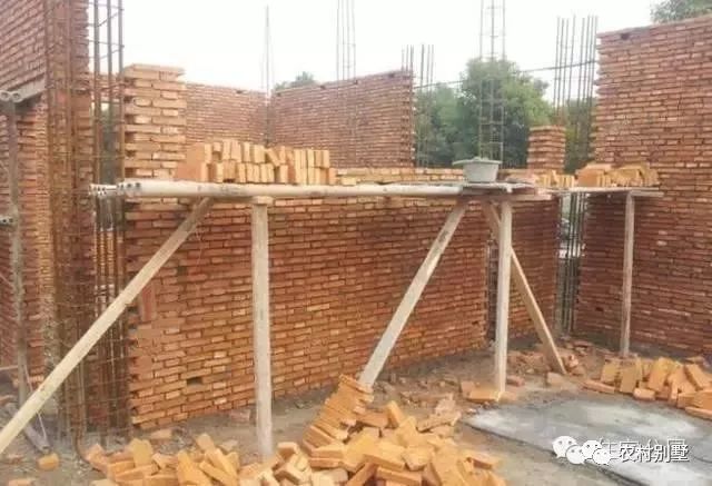 小伙回老家自建4層現(xiàn)代別墅，霸氣側(cè)漏，分享施工日志