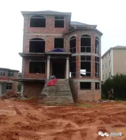 小伙回老家自建4層現(xiàn)代別墅，霸氣側(cè)漏，分享施工日志