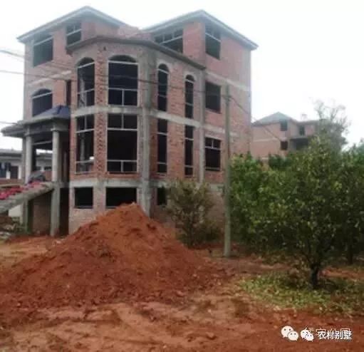 小伙回老家自建4層現(xiàn)代別墅，霸氣側(cè)漏，分享施工日志