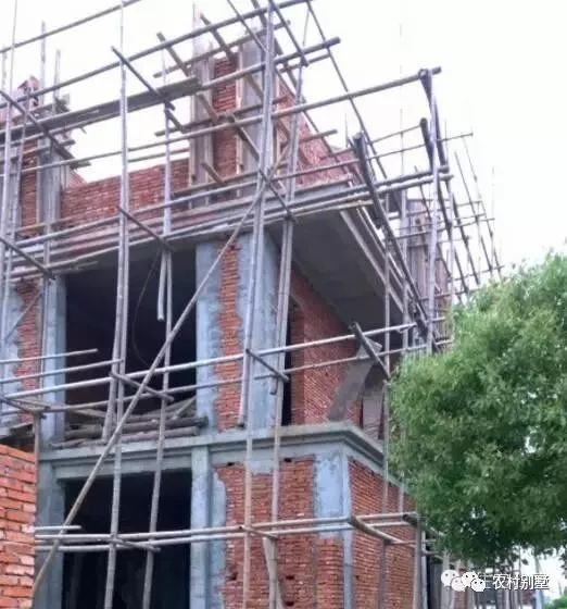 小伙回老家自建4層現(xiàn)代別墅，霸氣側(cè)漏，分享施工日志