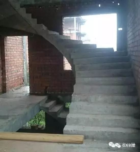 小伙回老家自建4層現(xiàn)代別墅，霸氣側(cè)漏，分享施工日志