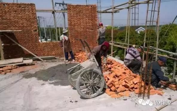 小伙回老家自建4層現(xiàn)代別墅，霸氣側(cè)漏，分享施工日志