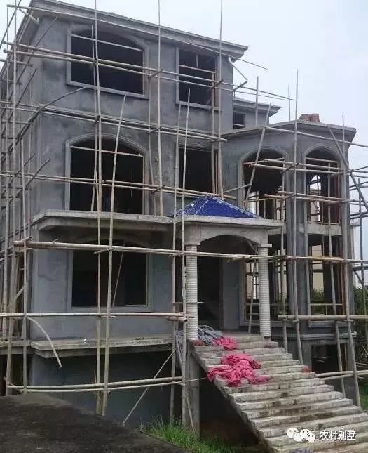 小伙回老家自建4層現(xiàn)代別墅，霸氣側(cè)漏，分享施工日志