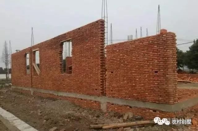 小伙回老家自建4層現(xiàn)代別墅，霸氣側(cè)漏，分享施工日志