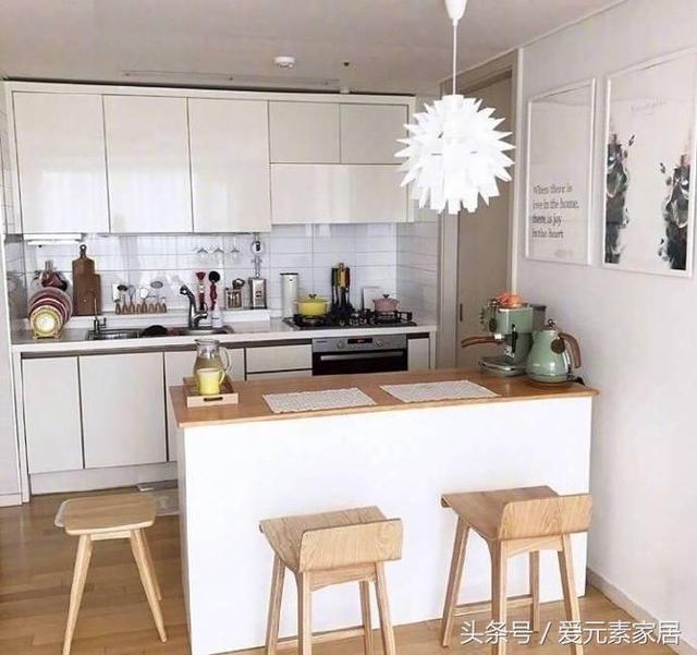 簡簡單單的現(xiàn)代風格，整個房子的裝修只花了近4萬，朋友來我家，我家門檻都快給踏爛了。