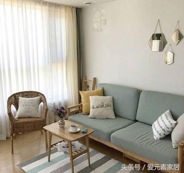 簡簡單單的現(xiàn)代風格，整個房子的裝修只花了近4萬，朋友來我家，我家門檻都快給踏爛了。