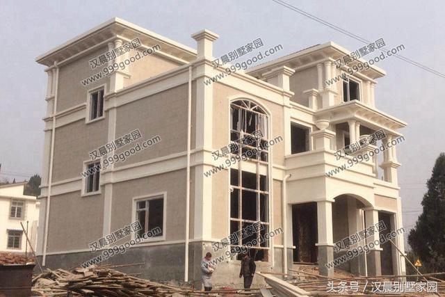 豪華型經(jīng)典別墅設(shè)計(jì)圖，大氣歐式帶車庫(kù)，附實(shí)景圖