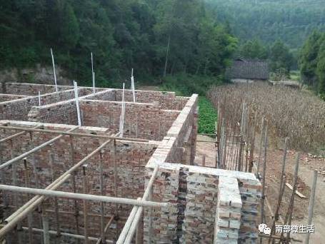 農(nóng)村小伙自建一層小別墅過程全直播，自建房的可以看看哦