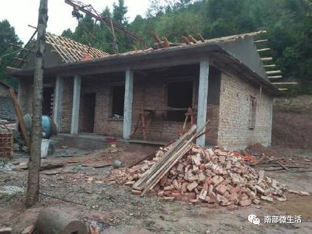 農(nóng)村小伙自建一層小別墅過程全直播，自建房的可以看看哦