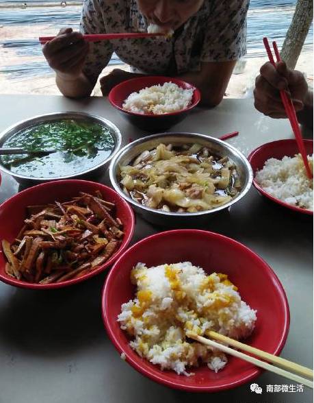 農(nóng)村小伙自建一層小別墅過程全直播，自建房的可以看看哦