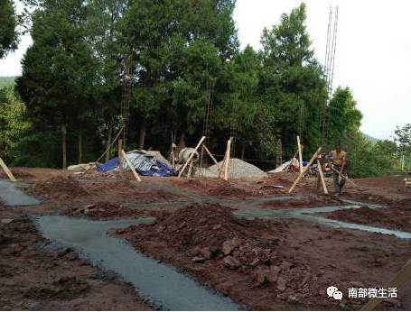 農(nóng)村小伙自建一層小別墅過程全直播，自建房的可以看看哦