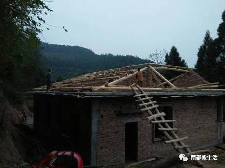 農(nóng)村小伙自建一層小別墅過程全直播，自建房的可以看看哦