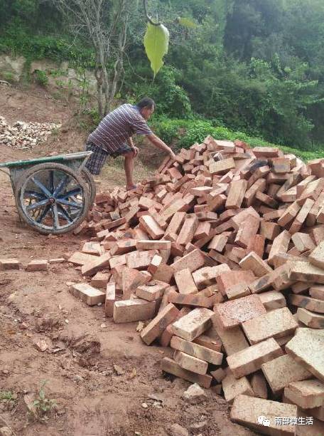 農(nóng)村小伙自建一層小別墅過程全直播，自建房的可以看看哦