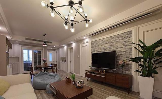 120平的新房終于裝修完了，尤其是客廳的分子吊燈特別亮眼。