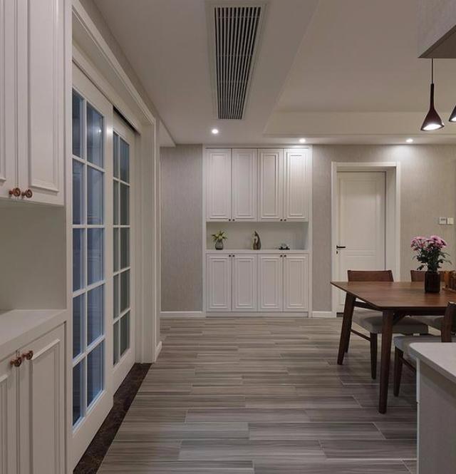 120平的新房終于裝修完了，尤其是客廳的分子吊燈特別亮眼。