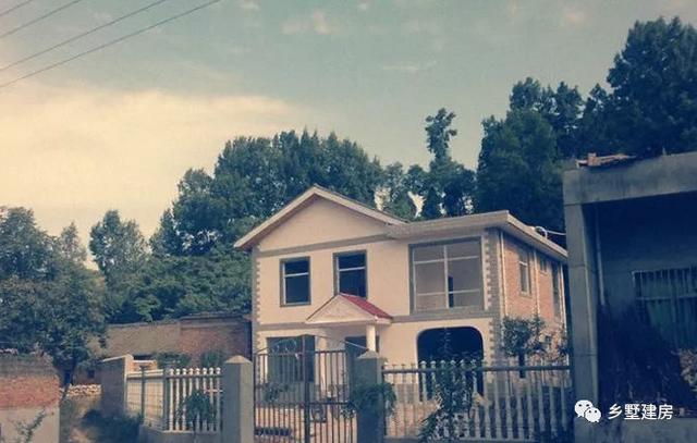 12x10米田園風(fēng)三層農(nóng)村別墅設(shè)計圖，帶大露臺，低調(diào)奢華。