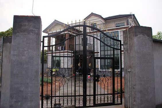 三層農(nóng)村自建房，戶型方方正正，布局合理，高端大氣，有面子，造價(jià)30萬。