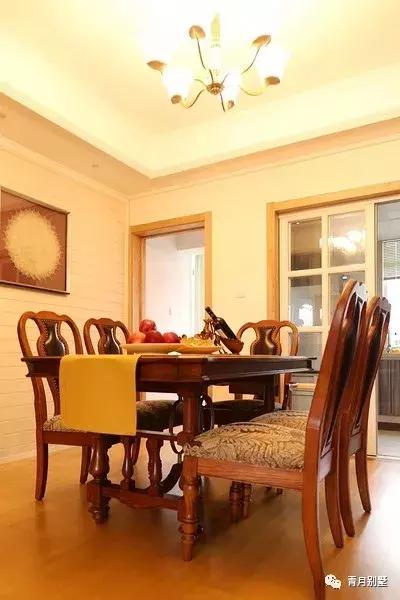 四層農(nóng)村小戶型別墅設(shè)計(jì)圖，各種功能布局齊全，適用于家庭成員較多的戶主。