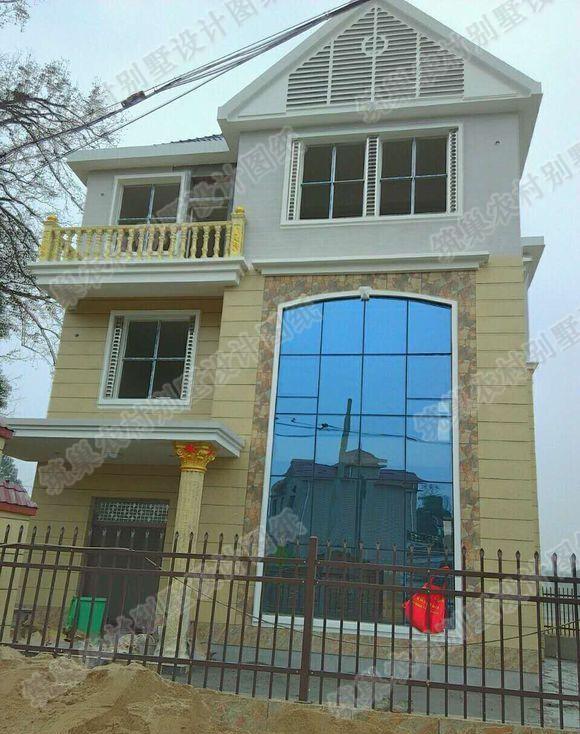 房屋建成實(shí)拍展示：30萬(wàn)2廳5臥三層農(nóng)村別墅設(shè)計(jì)施工圖，外觀造型豪華大氣