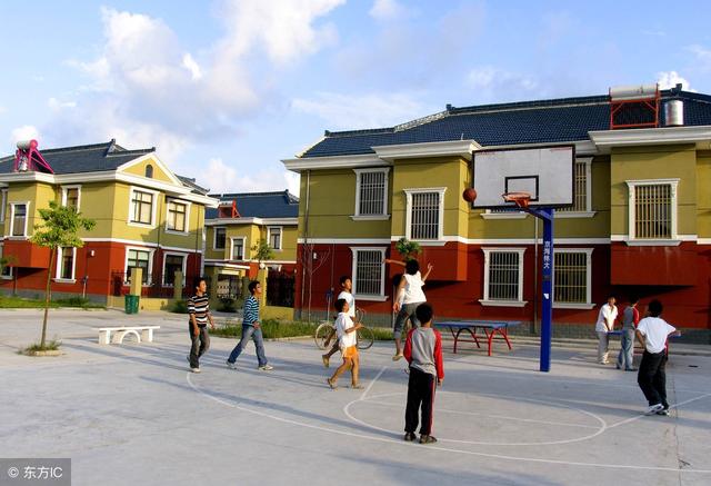 帶雙車庫的農(nóng)村自建二層別墅設(shè)計圖，寬敞實用，真不錯！